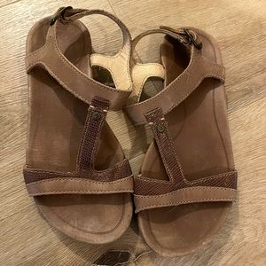Womens OluKai Hi’Ona Sandal Size 6 Leather